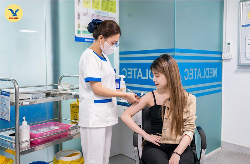Hình ảnh minh họa cổ tử cung và virus HPV gây ung thư cổ tử cung, tầm quan trọng tiêm phòng